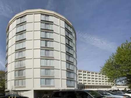 Aloft New York LaGuardia Airport Отели рядом с достопримечательностью «Free Synagogue of Flushing»