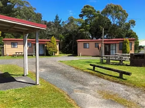 Regatta Point Tavern & Holiday Villas