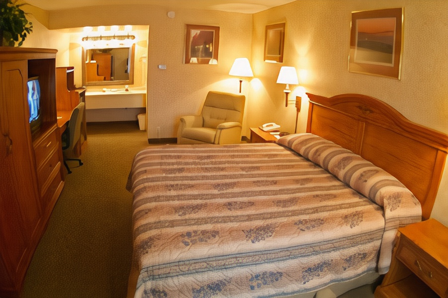 Best Western Plus Revere Inn & Suites