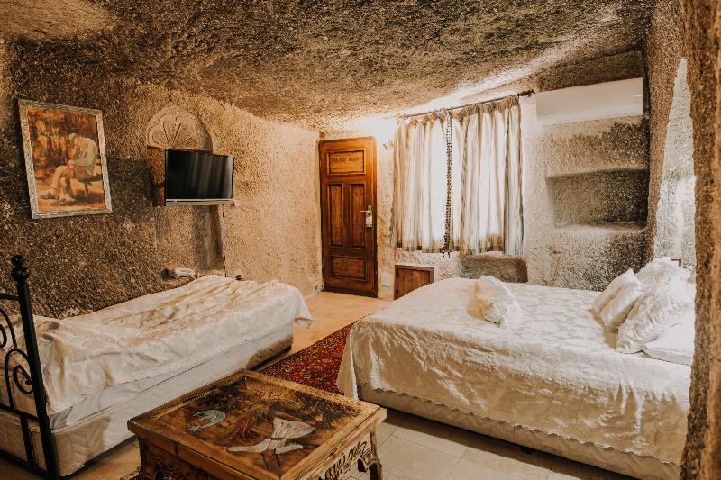 Holiday Cave Hotel