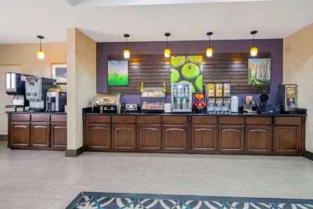 La Quinta Inn & Suites Temecula Отели рядом с достопримечательностью «Темекула»