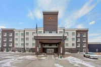 La Quinta Inn & Suites by Wyndham Bismarck Hotels near The Capital Gallery