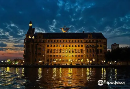 Deniz Otel Отели рядом с достопримечательностью «Библиотека Ахмеда III»