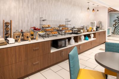 料理 ホテル Z - ア ピース オブ パイナップル ホスピタリティの写真