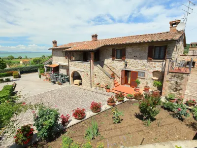 Trasimeno Link Hotel in zona Comma Srl