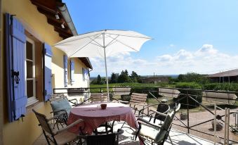 Vintage Farmhouse in Vinzelles with Pool & Centre Nearby