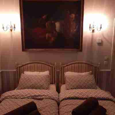 Unique Apartment in Historic Mansion Rooms