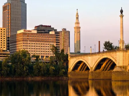 Sheraton Springfield Monarch Place Hotel Отели в г. Спрингфилд