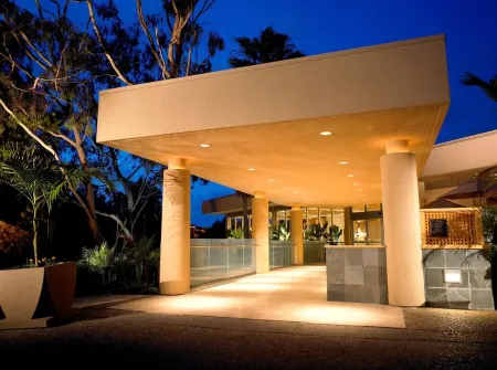 Sheraton La Jolla Отели рядом с достопримечательностью «Шелл Бич»