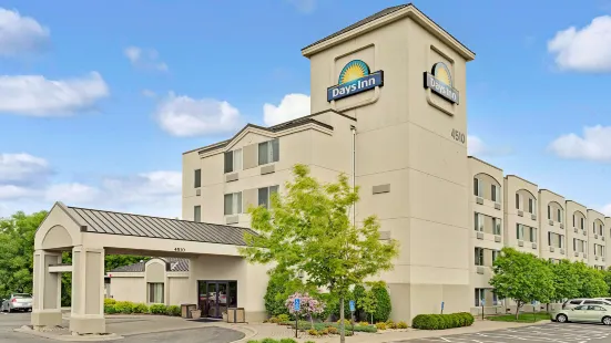 Days Inn by Wyndham Eagan Minnesota Near Mall of America