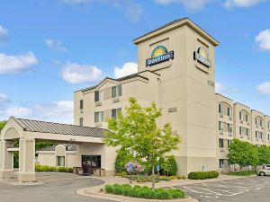 Days Inn by Wyndham Eagan Minnesota Near Mall of America