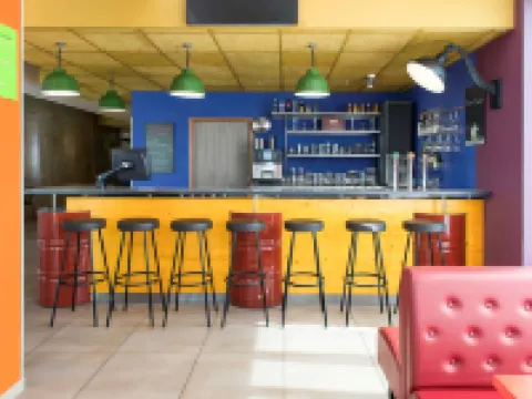 宜必思快捷里昂聖艾修伯裏機場酒店 科隆別索尼約酒店