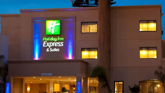 Holiday Inn Express Hotel & Suites Woodland Hills, an IHG Hotel