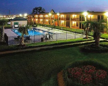 Days Inn & Suites by Wyndham Jennings Hotels in Jennings