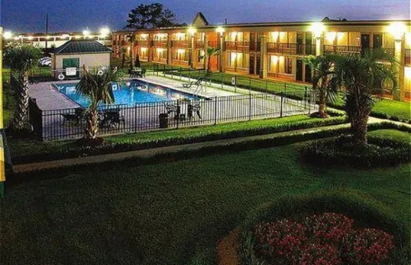 詹寧斯温德姆戴斯套房酒店