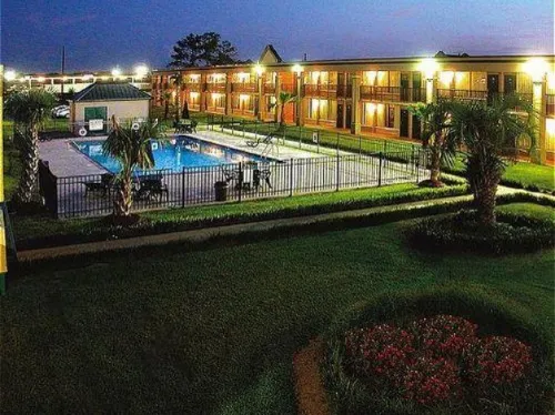 Days Inn & Suites by Wyndham Jennings Hotels in Jennings