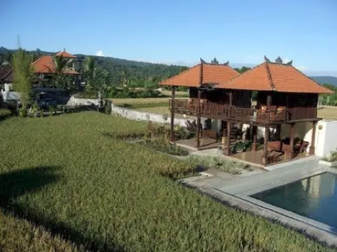 Atres Villa Отели рядом с достопримечательностью «Водопад Мундук»