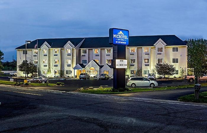 Microtel Inn & Suites by Wyndham North Canton