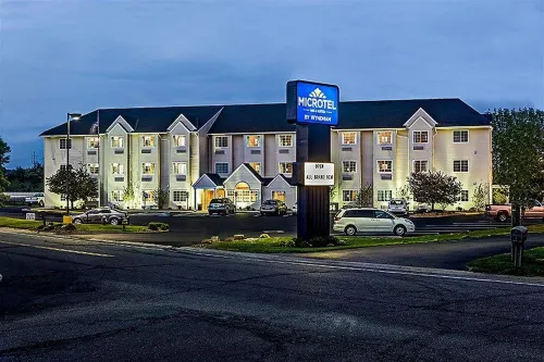 Microtel Inn & Suites by Wyndham North Canton