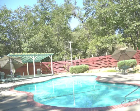 Golden Chain Motel Отели в г. Колфакс