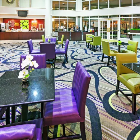 La Quinta Inn & Suites by Wyndham Dallas - Addison Galleria
