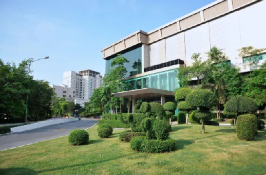曼谷拉瑪花園飯店 Sarawittaya學校附近的飯店