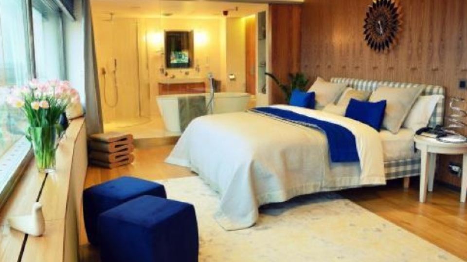 One Room Hotel