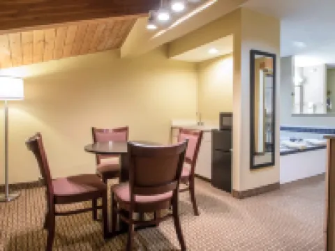 Quality Inn & Suites Sun Prairie Madison East Hotels in Dane County