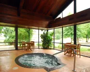 Quality Inn & Suites Sevierville - Pigeon Forge - Hot Tub