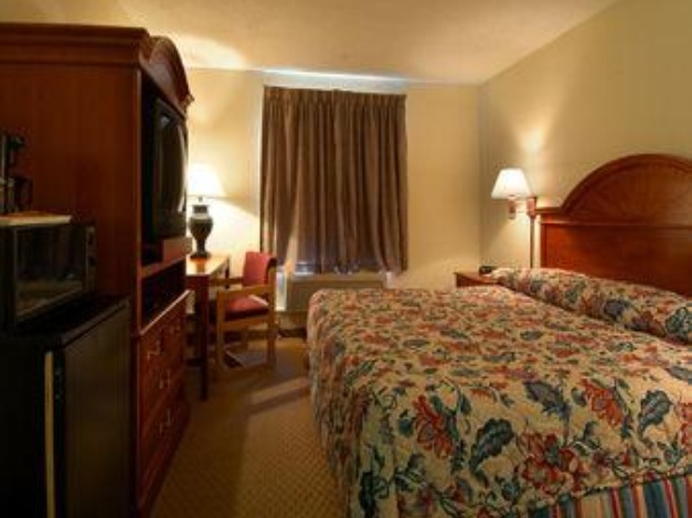 Howard Johnson by Wyndham Allentown/Dorney Hotel & Suites