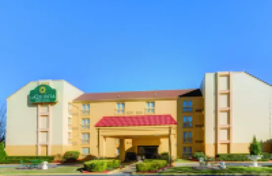 La Quinta Inn & Suites by Wyndham Atlanta Airport South Hotels in College Park