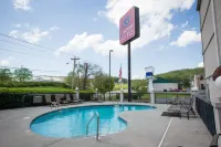 Comfort Suites Johnson City Near University - Pools
