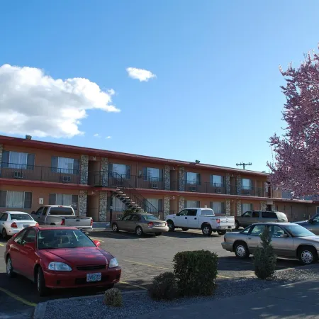 Maverick Motel - Modern Renovated Motel