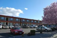 Maverick Motel - Modern Renovated Motel - parking