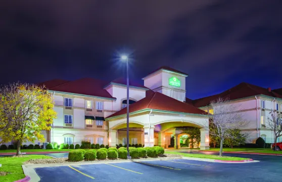 本頓維爾拉昆塔温德姆套房酒店