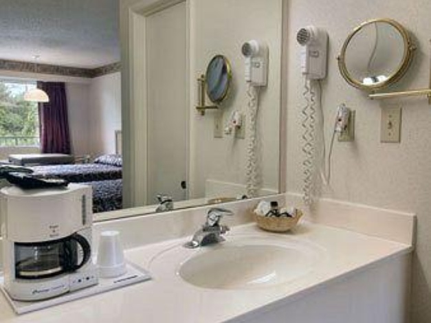 Americas Best Value Inn - Fredericksburg North