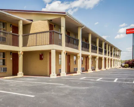 Econo Lodge Hotels in Sullivan County