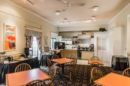 Quality Inn & Suites Garden of the Gulf Отели в г. Саммерсайд