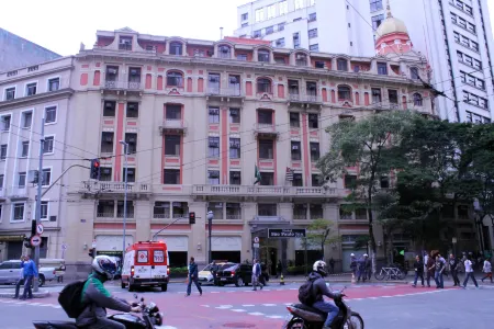 Hotel Euro Suite São Paulo by Nacional Inn Отели рядом с достопримечательностью «Vale do Anhangabaú»