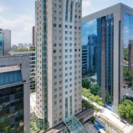 Park Inn by Radisson Berrini Отели рядом с достопримечательностью «Бизнес-центр Tower Bridge Corporate»
