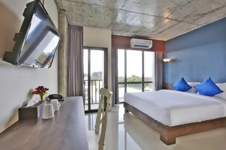 The Sixteenth Naiyang Beach Hotel - Free Schedule Airport Shuttle