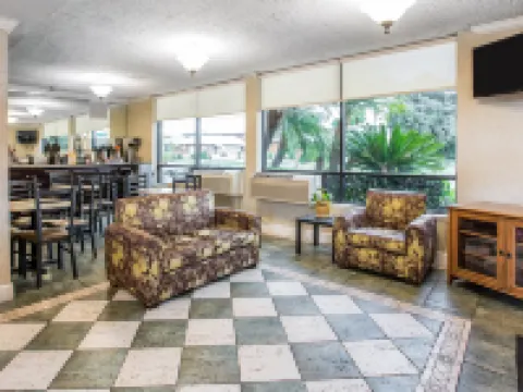 เกตเวย์ อินน์ การ์เดนา โรงแรมในกาดินา