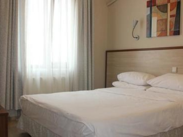 Hotel Crowded House
