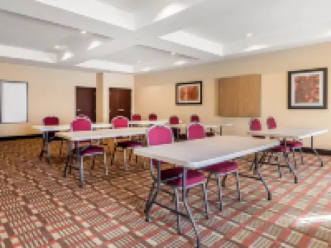 近伯特利學院舒適套房酒店 哈維縣酒店