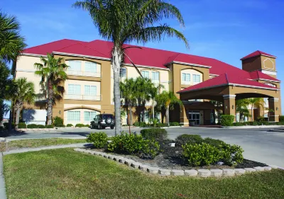 La Quinta Inn & Suites by Wyndham Corpus Christi Airport Hotels in der Nähe von Osprey Overlook