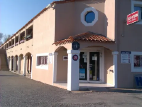 Artemia Aigues-Mortes - Hotel Avec Piscine Hotels in Gard