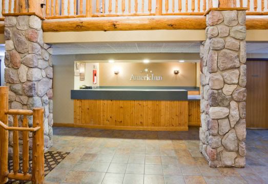 호텔 로비 벽난로