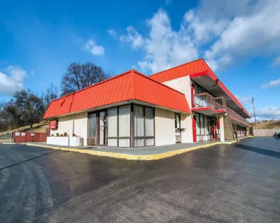 文化中心伊康旅館 Elmwood Park Art Walk附近的飯店