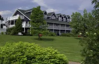 Inverary Resort Hotels near Victoria County Court House