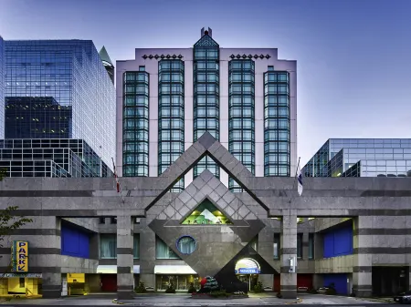 Novotel Toronto North York Отели рядом с достопримечательностью «Торонто Ботаникал Гарден»